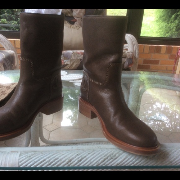 AUTHENTIC Chanel Boots - Picture 8 of 8